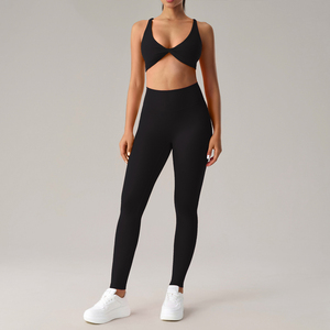 ชุดโยคะฟิตเนสคุณภาพสูงสำหรับผู้หญิง เสื้อกีฬาระบายอากาศได้ดีและน้ำหนักเบา กางเกงเลกกิ้งยืดหยุ่นสูงสำหรับใส่เล่นโยคะที่ยิมหรือในชีวิตประจำวัน - Product Image 1