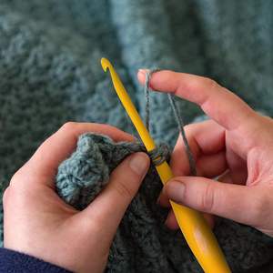 Ganchillo de Resina Ecológico Hecho a Mano, 3mm de Grosor, Personalizable, Ergonómico, 7 Pulgadas, Agarre Suave, Herramienta para Manualidades con Hilo - Product Image 2