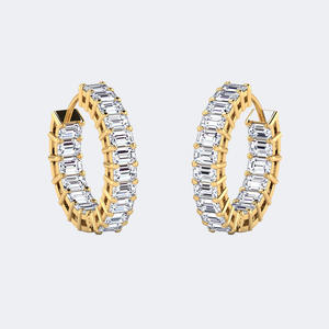 Boucles d'oreilles créoles huggie articulées en or 14K avec diamant de laboratoire taille émeraude 3.60CTW, sertissage en canal, VVS VS DEF, grand taille émeraude, bijoux - Product Image 1