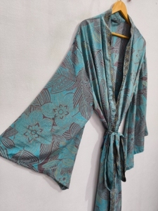 Robe de mariée en soie longueur cheville, multicolore, vêtement de nuit, kimono indien vintage en soie de sari recyclée - Product Image 4