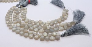 Cuentas facetadas de piedra lunar Siloni natural en forma de corazón para la fabricación de joyas, cuentas facetadas de piedra lunar Ceyloni en forma de corazón, mayorista. - Product Image 3