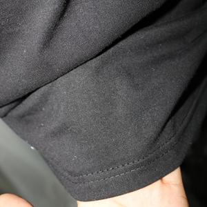 Camiseta negra de cuello en V, de gramaje pesado (300 GSM), estilo streetwear, 100% algodón, tallaje americano, estampado completo, URBAN PRODUCTION - Product Image 5