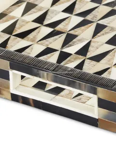 Bandeja DE SERVICIO DE MADERA versátil de alta demanda con asas ergonómicas Ideal para servir vino, queso y tablas de charcutería - Product Image 4