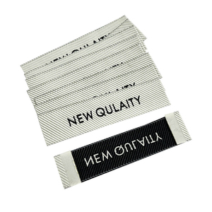 Étiquettes de soin tissées personnalisées pour vêtements – Conception, couleur et forme personnalisées, pliage central - Product Image 2