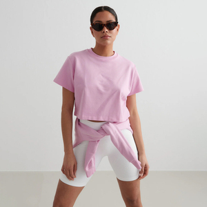 เสื้อครอปท็อปผู้หญิงสีชมพูสไตล์ Y2K แขนสั้น คอกลม ทรงหลวม ผ้าเจอร์ซีย์คอตตอน 100% สีพื้น เสื้อยืดลำลองไร้ตะเข็บ สำหรับฤดูใบไม้ผลิและฤดูร้อน - Product Image 3