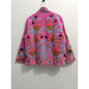 Veste d'hiver courte en velours rose pour femme avec col mandarin et broderie florale, doublure en coton - Idéale pour les fêtes et les cadeaux - Product Image 3