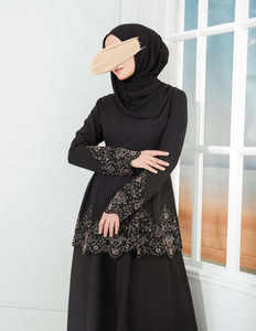 Baju Kurung Musulmán SIPO Negro Premium de Chifón con Diseño de Cuentas, Mangas Largas Bordadas y Dobladillo de Goma para Malasia - Product Image 3