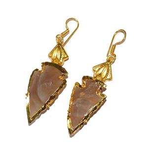 Grossiste en boucles d'oreilles personnalisées en quartz rose électroplaqué en forme de petites pointes de flèche - Product Image 3