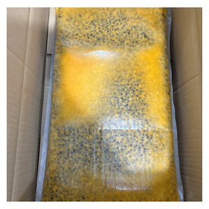 Puré de maracuyá con semillas IQF congelado, elaborado a partir de pulpa de maracuyá seleccionada para mezclas de bebidas y elaboración de postres, producido en Vietnam. - Product Image 3