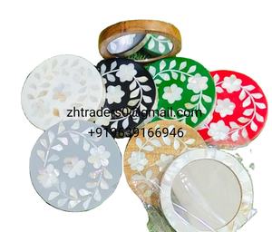 Espejo de Tocador Pequeño de Madera Ecológico de Primera Calidad con Intrincados Adornos de Concha de Nácar, Personalizado para Bar Mitzvah - Product Image 1