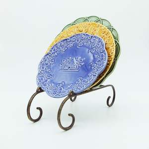 Soporte moderno de hierro para decoración del hogar y exhibición en tiendas con un aspecto limpio y un acabado metálico suave. - Product Image 6