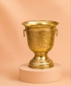 Jarrón de latón antiguo con patrón floral tallado a mano, diseño clásico para flores, plantas verdes, decoración del hogar - Product Image 1