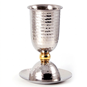 Atractiva Copa Kiddush Moderna con Diseño Martillado, Copa de Vino Plateada, Ecológica, Sostenible, Personalizable, de Metal - Product Image 3