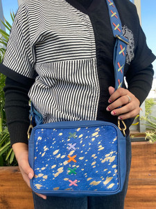 Sac à bandoulière personnalisé en cuir recyclé métallisé pour femme Sacs à bandoulière de luxe à pompons en cuir colorés élégants et tendances - Product Image 2