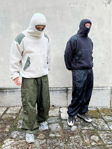 Sudaderas con capucha de invierno de forro polar Sherpa de alto gramaje personalizadas al por mayor, con capucha integrada tipo pasamontañas, estilo urbano, térmicas, para exteriores y para la nieve - Product Image 3