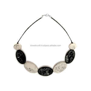 Colliers modernes et à la mode Collier en résine perlée Femme Chaîne florale multicolore Déclaration Pendentif Diamant Dernière fête - Product Image 2