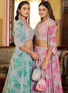 Conjunto de Lehenga Choli de Georgette Bordado Listo para Usar con Capa, Dupatta y Batwa - Product Image 2
