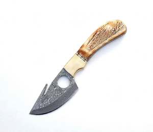 Outil utilitaire compact à lame fixe robuste avec une tranchant de coupe large et une poignée en bois de cerf - Product Image 2