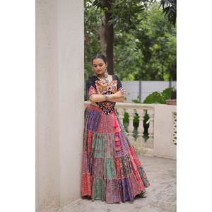 Lehenga Choli Bordado Especial para Navratri con Encaje Codi, Ropa para Actuaciones - Product Image 6