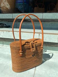 Sac à main en rotin le plus vendu d'Indonésie avec poignée supérieure, design tressé naturel, fermeture à fermoir durable, sac de usage quotidien pour femme - Product Image 3