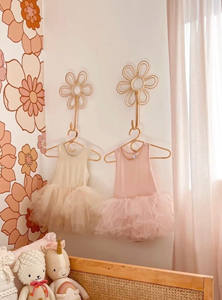 Décoration en gros Meilleure vente Étagère murale en rotin à motif de fleurs pour la conception d'étagère intérieure Style de base Fabriqué au Vietnam KT41 - Product Image 2