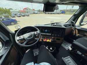 Camion tracteur poids lourd bleu 6x4, tête motrice, moteur diesel, véhicule de transport logistique commercial, modèle conduite à gauche - Product Image 5