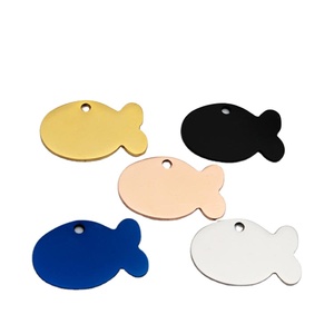 Vente en gros de pendentifs de collier vierges en acier inoxydable en forme de poisson, médailles d'identification pour animaux de compagnie, étiquettes nominatives pour chiens, <span class=keywords><strong>porte</strong></span>-<span class=keywords><strong>clés</strong></span> mousqueton UV tendance - Product Image 1