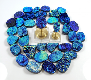 Cabujón de titanio con revestimiento Druzy, piedra preciosa suelta para hacer anillos y colgantes, precio mayorista por gramo, cabujón de formas mixtas - Product Image 1