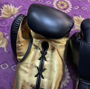 ถุงมือชกมวยแบบพรีเมียม ถุงมือฝึกซ้อมมวยไทย อุปกรณ์สำหรับการฝึกซ้อมแบบสปาร์ริง รับผลิตตามสั่ง ขายส่ง OEM ODM อุปกรณ์ต่อสู้ ผู้จัดจำหน่ายอุปกรณ์กีฬา - Product Image 4