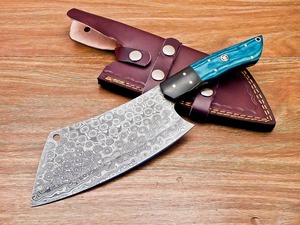 Couteau de chef artisanal personnalisé en acier Damas, manche en bois et corne, écologique, ambidextre, avec étui en cuir - Product Image 1