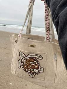 กระเป๋าผ้าแคนวาสปักลายผลไม้และผักสำหรับขายส่ง ใช้ซ้ำได้ เป็นมิตรกับสิ่งแวดล้อม เหมาะสำหรับตลาดนัด ซื้อของ หรือใช้ที่ชายหาด - Product Image 6