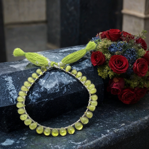 Collier de péridot naturel avec de belles pierres précieuses larme dans un style de brin fait à la main pour les femmes et les filles - Product Image 1