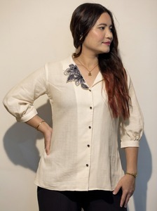 Chemise décontractée en coton pour femme, tissu doux et respirant de qualité supérieure, haut léger et tendance pour le quotidien, fournisseur en gros pour l'exportation - Product Image 3