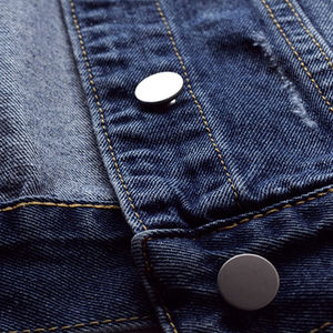 Chaquetas de mezclilla desgastadas de algodón transpirable con botones y logo frontal para mujer, de manga larga, básicas, para otoño, al por mayor, OEM - Product Image 3