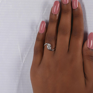 แหวนเพชรเพาะเลี้ยงในห้องปฏิบัติการ รับรองโดย IGI แหวนแต่งงาน แหวนชุบทอง 14K เพชรทรงรีเจียระไนแบบบริลเลียนท์ - Product Image 6