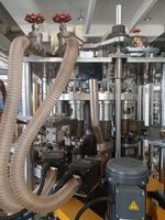 Machine à fabriquer des gobelets en papier entièrement automatique QiChen 130 Speed à prix avantageux avec moteur et pompe, différentes tailles et couleurs de gobelets