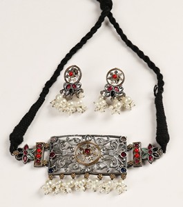 ชุดสร้อยคอโบฮีเมียนสีเงินออกซิไดซ์ พร้อมต่างหูหยดน้ำมุกและออนิกซ์ สำหรับเป็นของขวัญวันครบรอบแต่งงาน - Product Image 5