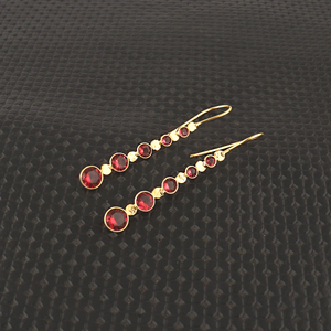 Boucles d'oreilles pendantes pour femme, tendance, en laiton plaqué or, avec pierre précieuse ronde en quartz rubis, serties en clos linéaire, cadeau de mariage, bijoux - Product Image 3