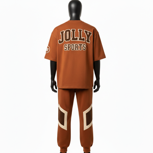 Ensemble jogging homme en molleton de coton épais GSM, couleur rouille, avec t-shirt et pantalon, panneau appliqué style universitaire et impression de logo personnalisé - Product Image 2