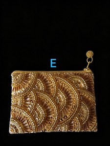 Petit portefeuille à monnaie brodé de perles artisanal, pochette zippée, accessoire de mode fait main pour femme, artisanat textile et de tissus - Product Image 4