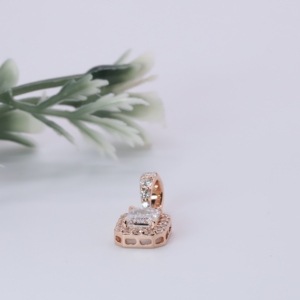 Collier Pendentif Classique en Or Rose pour Femme avec Diamant de Laboratoire Taille Émeraude et Micro-Pavé, Idéal pour Fiançailles et Mariage, Bijou Fin - Product Image 3