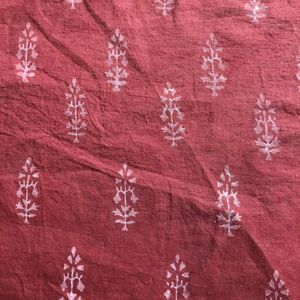 Kain Katun 100% Cetak Blok Tangan Warna Merah Tua Dasar Putih Desain Buti Etnik |   Grosir Jaipur
