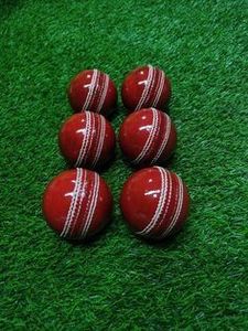 Pelota de Cricket de Cuero Rojo de Grado Profesional, Personalizable, Duradera, 0.4-0.45 kg, Precio de Fábrica - Product Image 2