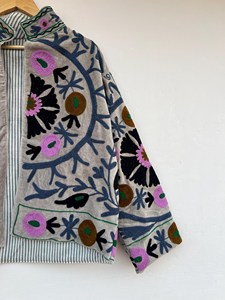 Manteau de mariage fait main pour festival |   Manteau d'hiver en velours Suzani à motif floral Duster pour festivals et mariages |   Bomber brodé - Product Image 6
