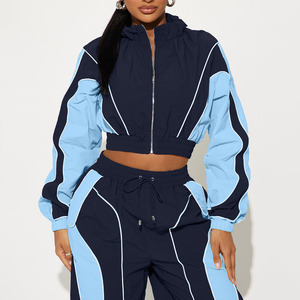 Ensemble de sport 2 pièces respirant et écologique pour femme, vente en gros, haut court rayé à manches longues bleu et pantalon large d'été - Product Image 6