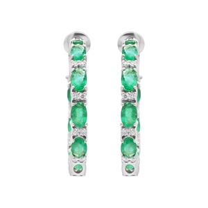 Vente en gros de boucles d'oreilles créoles en or jaune massif 18 carats avec émeraude ovale naturelle et accent de diamants, Memoria Jewels - Product Image 3
