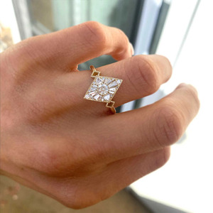 Bague en or jaune 14 carats en forme de cerf-volant, style Art Déco, avec diamant de laboratoire - Product Image 3