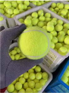 Juego de cuatro pelotas de tenis de color amarillo brillante, duraderas, para uso recreativo - Product Image 3