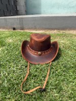 Sombrero de Vaquero de Cuero Genuino Marrón, Ala Ancha, Estilo Occidental, Banda con Tachuelas, Unisex, Casual, para Montar al Aire Libre, Playa