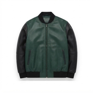Chaqueta Varsity de Mezclilla Rasgada para Hombre, Corte Holgado, Cuello Camisero, Cierre de Botones, Bolsillos, Chaqueta Casual de Otoño, Venta al Por Mayor OEM - Product Image 2